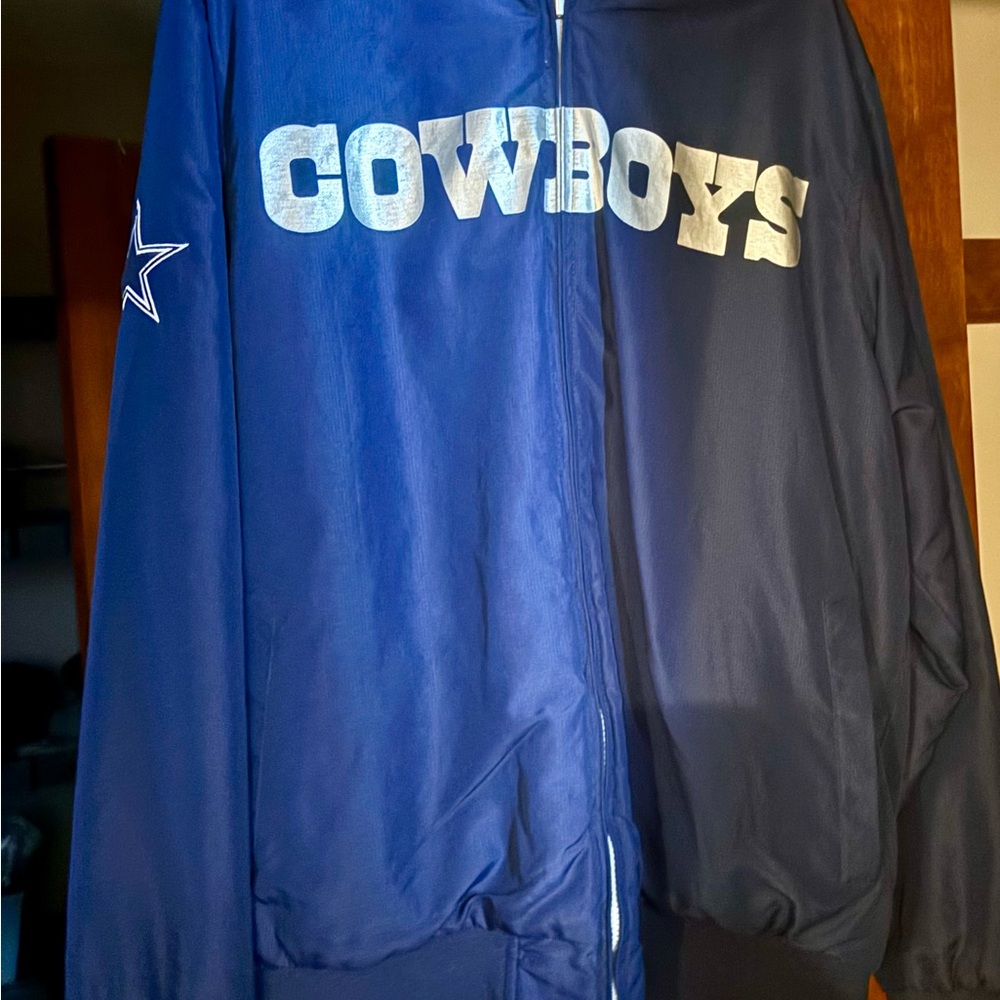 Newer Dallas, Cowboys Jacket men’s reversible size large only worn twice